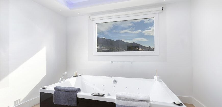 Excelente villa moderna