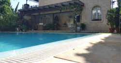 Preciosa villa situada a 900 m de Puerto Banus