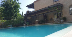 Preciosa villa situada a 900 m de Puerto Banus