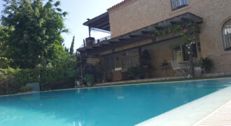 Preciosa villa situada a 900 m de Puerto Banus