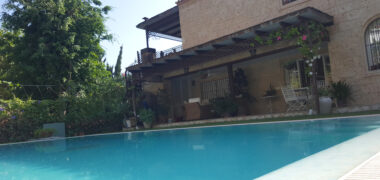 Preciosa villa situada a 900 m de Puerto Banus