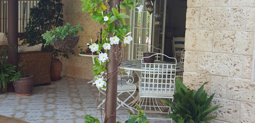 Preciosa villa situada a 900 m de Puerto Banus
