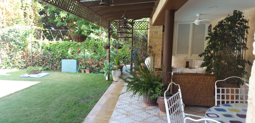 Preciosa villa situada a 900 m de Puerto Banus
