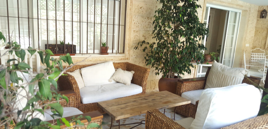 Preciosa villa situada a 900 m de Puerto Banus