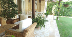 Preciosa villa situada a 900 m de Puerto Banus
