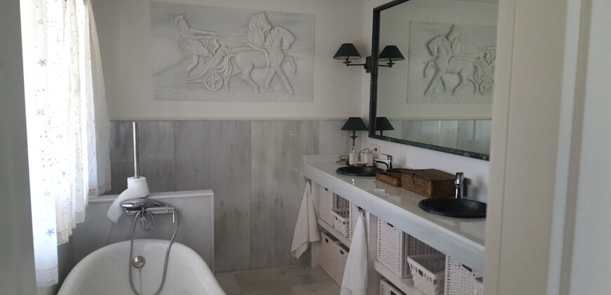 Preciosa villa situada a 900 m de Puerto Banus
