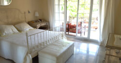 Preciosa villa situada a 900 m de Puerto Banus