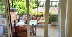 Preciosa villa situada a 900 m de Puerto Banus