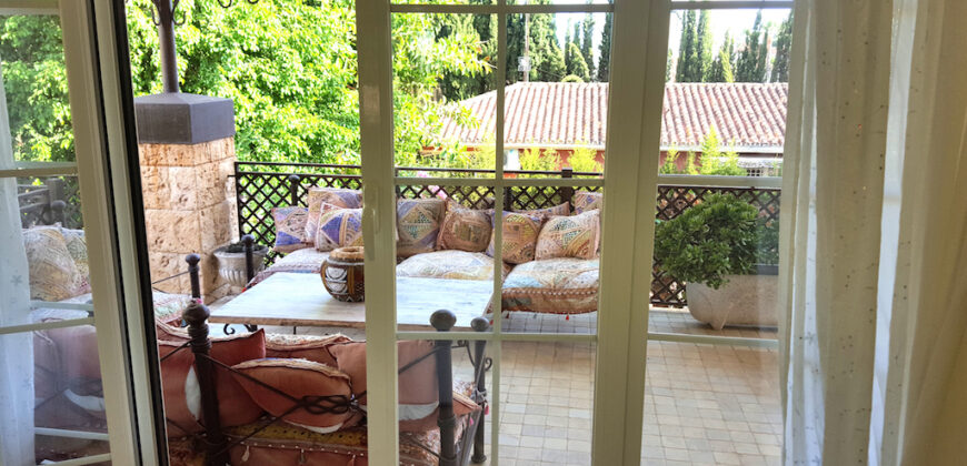 Preciosa villa situada a 900 m de Puerto Banus