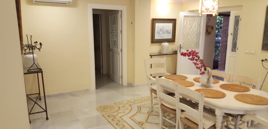 Preciosa villa situada a 900 m de Puerto Banus